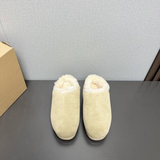 出厂: 独家顶级版本 Ugg~24Vs秋冬爆款松糕厚底休闲毛鞋系列 可爱休闲毛鞋 一款不会撞衫的鞋子、简约的隔板设计上斑点的大底、鞋面真丝卷毛、秋冬季必备款、无